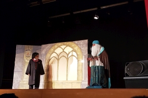 Teatre en anglès “School of Magic”